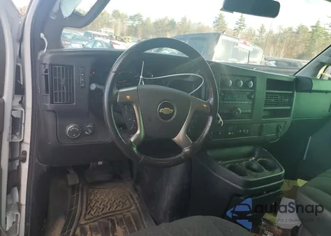 2018 Chevrolet Express G2500 из США, поврежденный, VIN 1GCWGAFB7J1345297